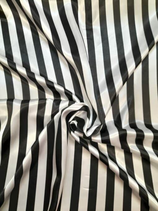 Cetim | Estampado | Carnaval | Riscas | Preto e Branco - Image 4