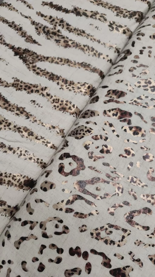 Tecido Confeção | Vestuário | Viscose com Linho | Print Animal Metalizado - Image 4