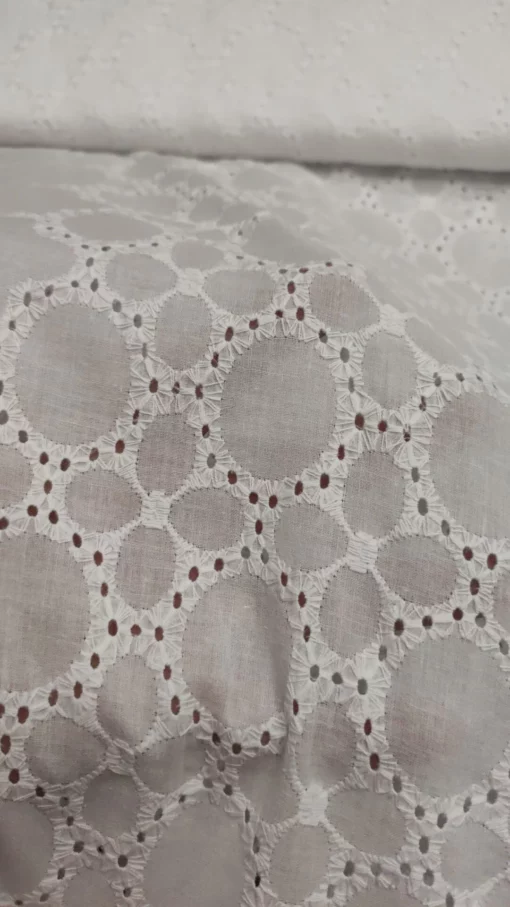 Tecido Algodão | 100% Algodão | Bordado Inglês | Floral – Image 2