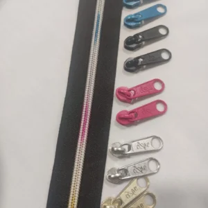 Fecho Zipper Malha 5+ Cursor | Cose | Pack 5 metros | Preto/Iridescente 0099